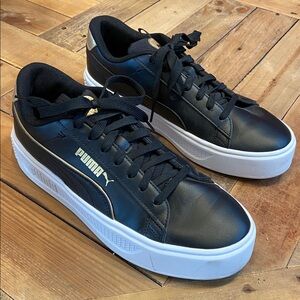 Like New Puma Smash Platform Black Low-Top Sneakers with White Midsoles